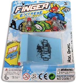 Fingerboard prstov skateboard motorick hra 9cm set s rampou na kart rzn druhy plast